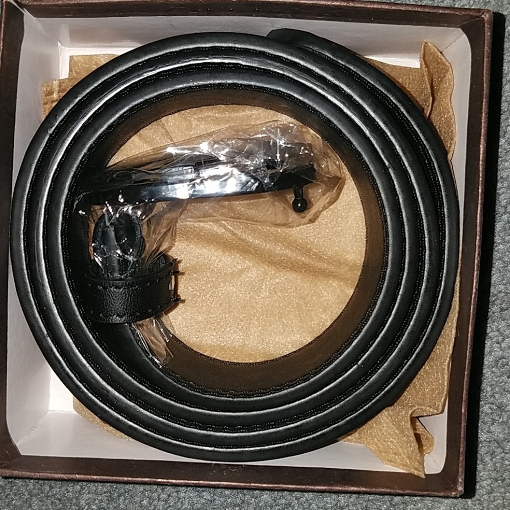 Black Gucci belt